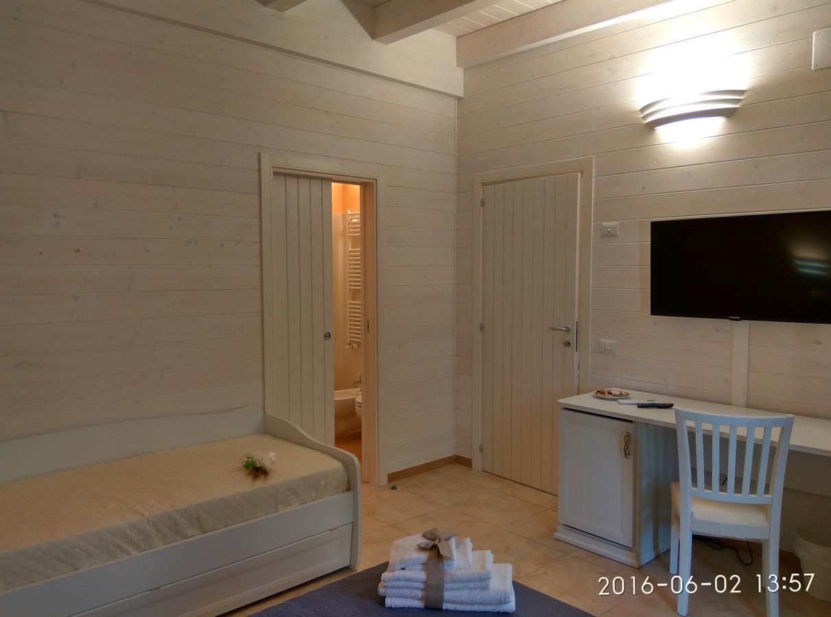 Bed and Breakfast Le Camelie Джиноза-Марина Номер фото